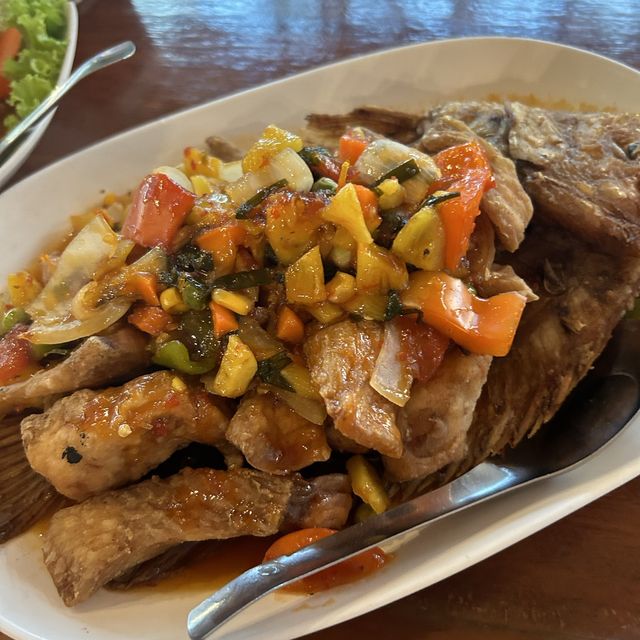 ร้านอาหารเมืองตาก บ้านเพื่อน by อีสานคอฟฟี่