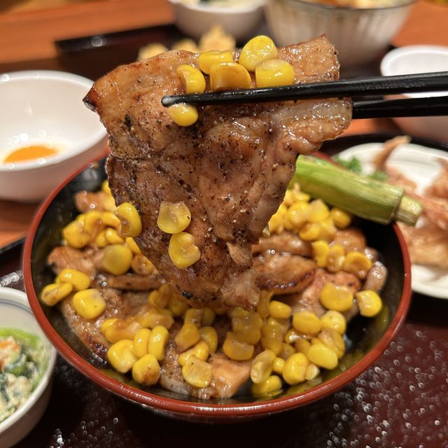 【 新鮮味美的正宗日式丼物 】
