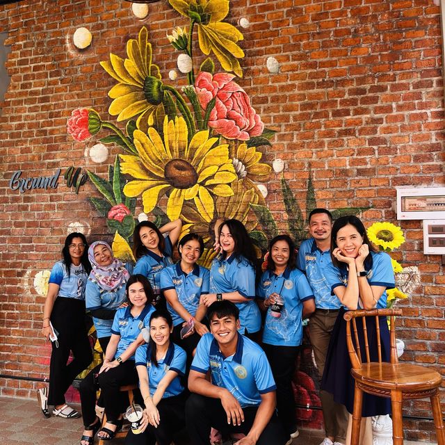 ground up cafe เที่ยงนั่งได้ เย็นๆมาสวยอีกแบบ