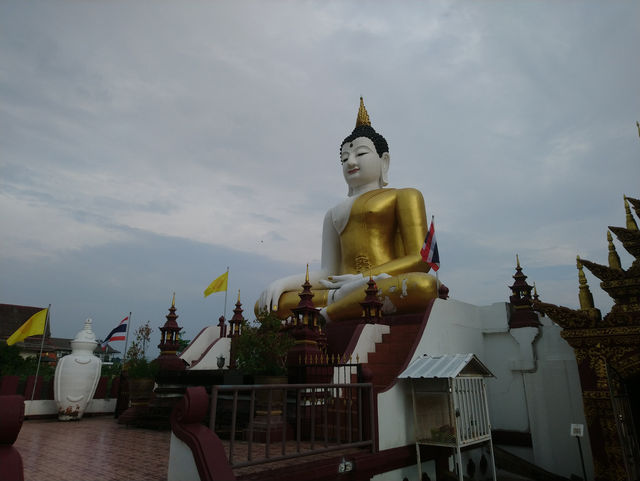 วัดราชมณเฑียร ริมคูเมืองเชียงใหม่
