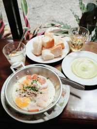 ใต้ถุนบ้าน 带福办 ร้านอาหารเล็กๆสไตล์โฮมมี่
