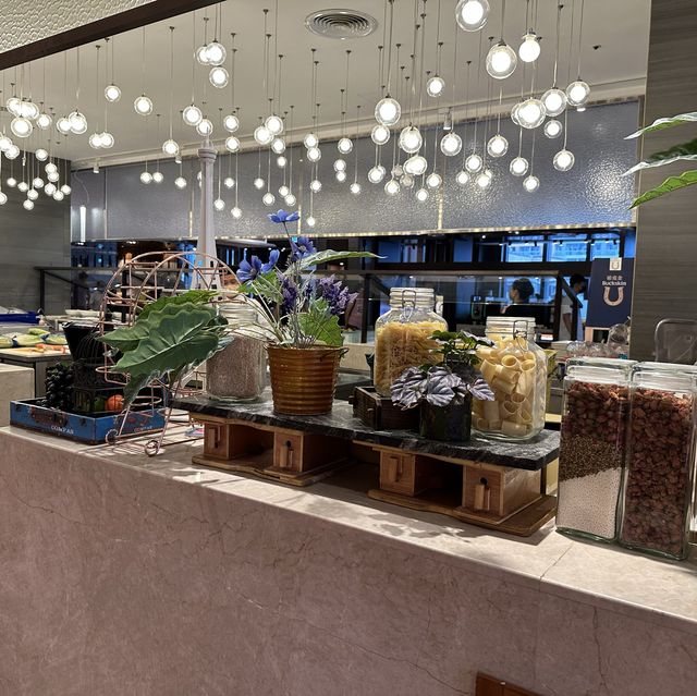 台北萬華吃到飽！凱達大飯店 百宴自助餐廳！寬敞空間、不限時用餐！