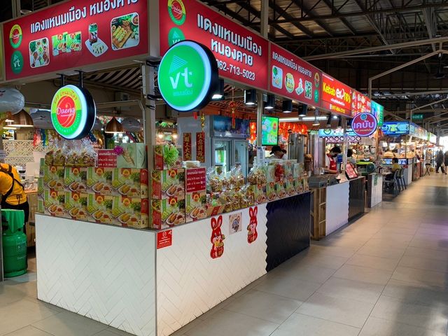 ตลาดสดธนบุรี ของกินเยอะ อิ่มตัวตึง 