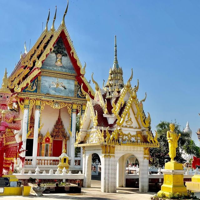 เที่ยววัดคุ้งท่าเลา ชมความอลังการประติมากรรมหนุมาน