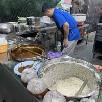 ข้าวหน้าไก่ห้าแยก ร้านเก่าแก่ คงความอร่อยยาวนาน