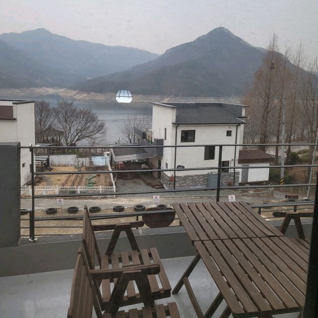 두근두근여름휴가 충주호를 보면서 여유있는 휴식을 즐길 수 있는 호반으로여행 펜션