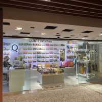 Mandarin Gallery - a more upscale shopping ma