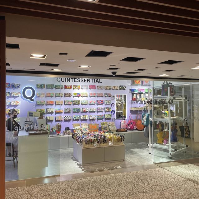 Mandarin Gallery - a more upscale shopping ma