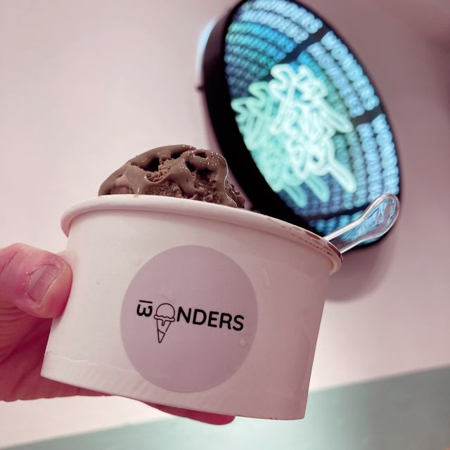 ICE-CREAM and MAHJONG? One WONDERS…
