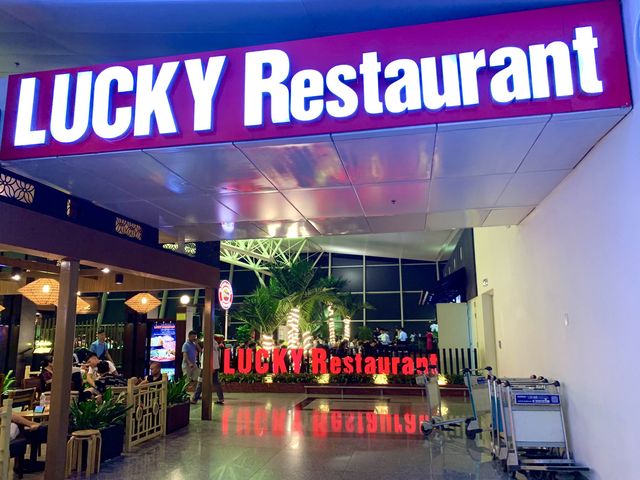 ベトナム　ベトナム観光　ハノイ　ノイバイ国際空港　国際線ターミナル内は土産店、カフェが充実！