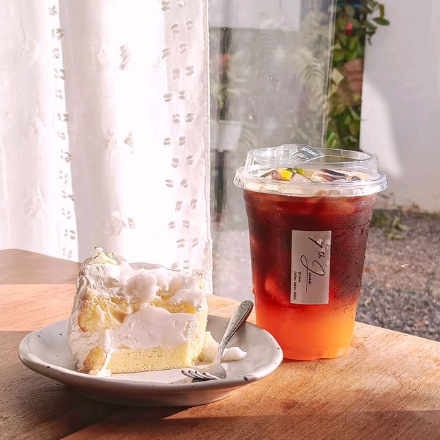  SEVEN JUNE ร้านกาแฟร่มรื่นบรรยากาศดี