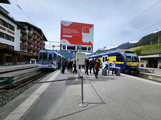 【瑞士】阿爾卑斯高山小鎮格林德瓦：艾格峰、僧侶峰和少女峰就在眼前
