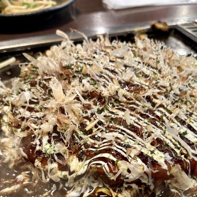 【大阪・西中島南方】地元ファン多数！ふわトロ関西風お好み焼き「やきやき鉄板 ぼんくら家 西中島店」