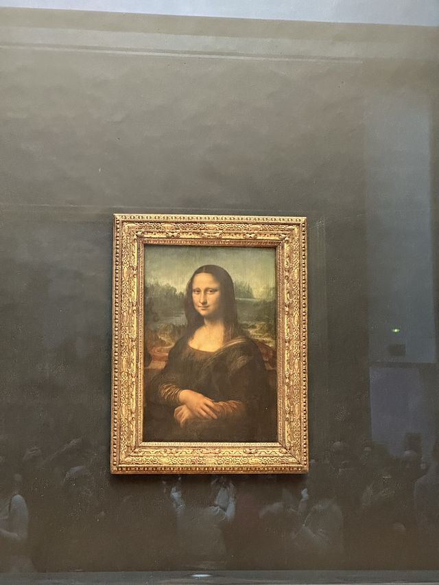 パリ旅行では、外せないルーヴル美術館