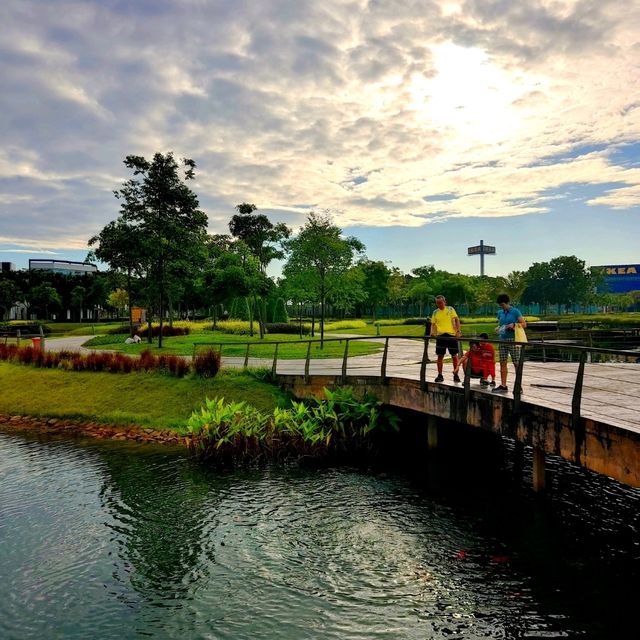 🏞️ 🐟Park with Crystal Clear Waters🐠 🏞️