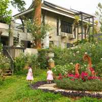 เราพาลูกๆมานอนในสวนกุหลาบที่ Rose Hill Heritage