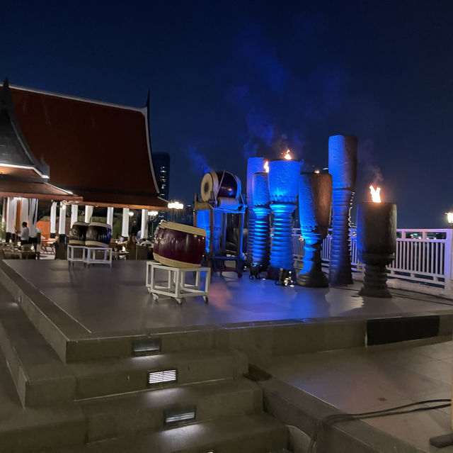 曼谷"湄南河畔美食之旅：文華東方酒店自助餐探險記" 🍴🌉🎉