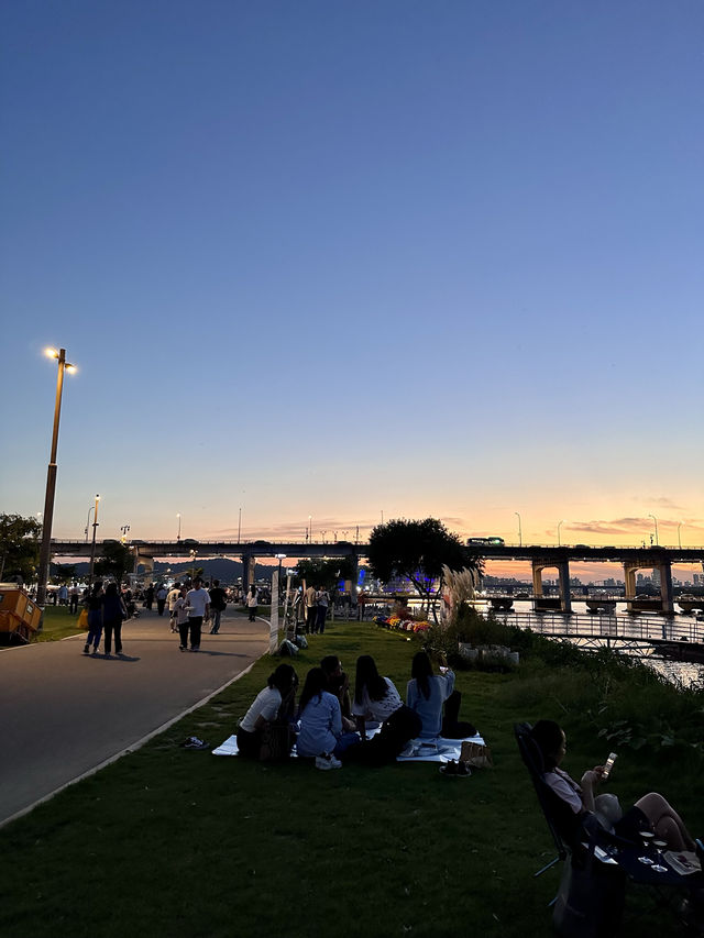 🇰🇷 最適合野餐的首爾漢江公園 🍘 日落美景 🌅