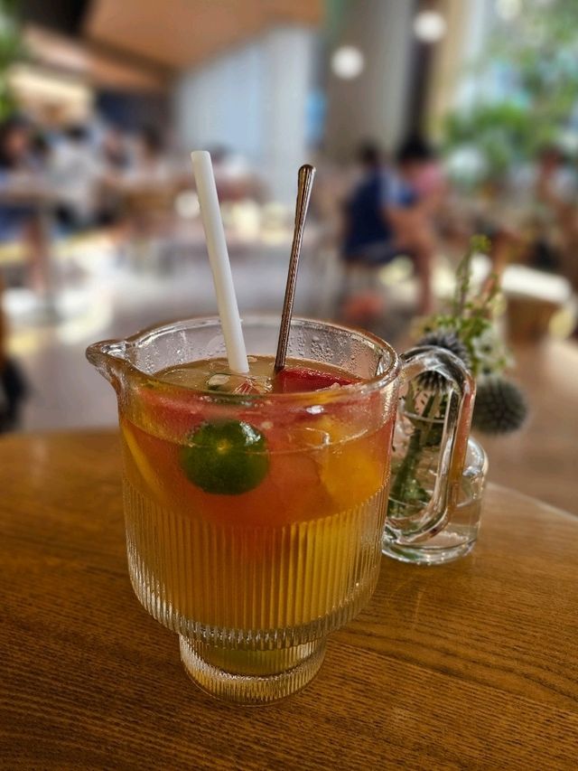 仿佛在熱帶森林一樣的特色餐廳 仿佛在熱帶森林一樣的特色餐廳