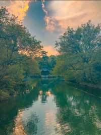 The Beautiful West Lake in Hangzhou 🇨🇳