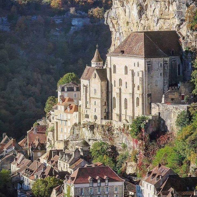 Discover the Enchanting Cliffside Village of Rocamadour - A Journey Through Time and Spiritual Wond Discover the Enchanting Cliffside Village of Rocamadour - A Journey Through Time and Spiritual Wond