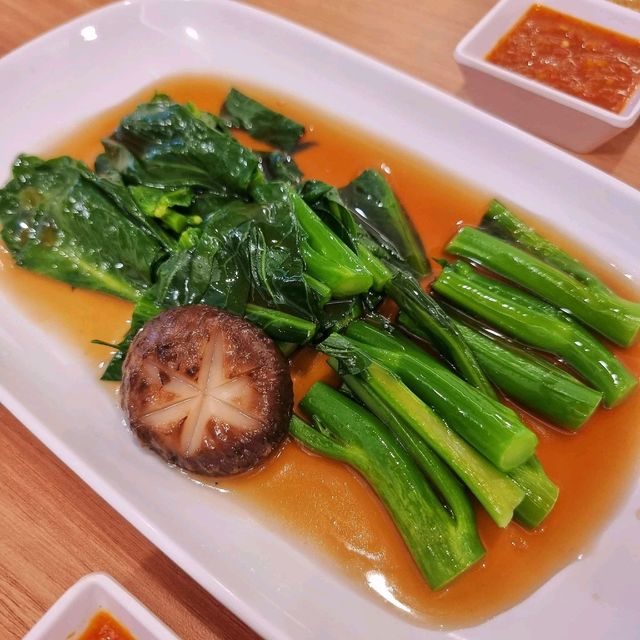 ชาง ข้าวมันไก่อะไร ต้องต่อคิวกิน 🐔 