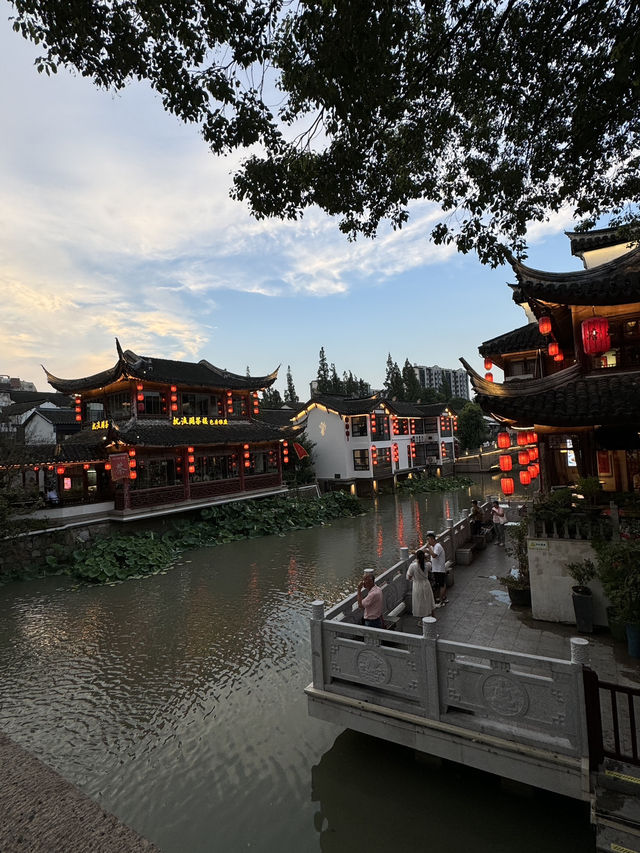 เที่ยวเมืองโบราณในเซี่ยงไฮ้ ดูไฟสวยๆ