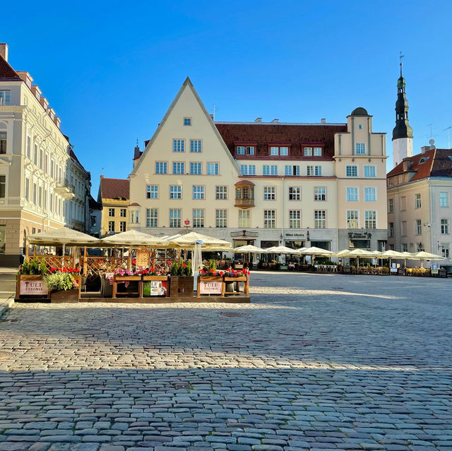 A lovely town that you will fall in love with 🇪🇪 👫😎