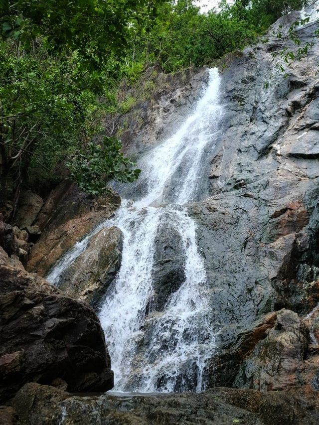 น้ำตกผาน้ำหยด