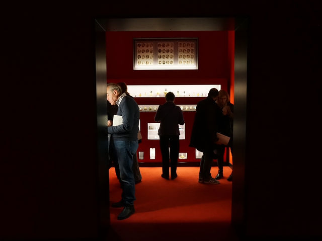 【イタリア・ミラノ】映画監督ウェス・アンダーソン監修の特別展　プラダ財団美術館