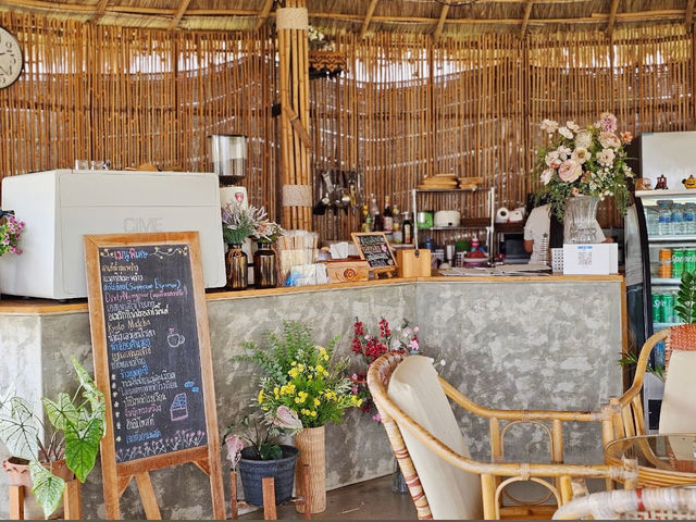 ชิดลม - ชมฝาย คาเฟ่บรรยากาศดีริมทาง
