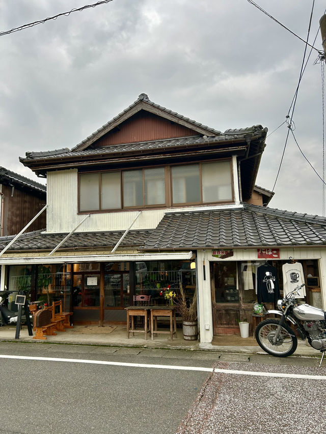 【福岡みやこ町】期間限定の落ち葉の絨毯のカフェ🍂