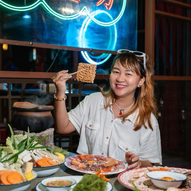 ดึกแค่ไหนก็แซ่บได้ หมูกระทะเปิดถึงตี5 😂