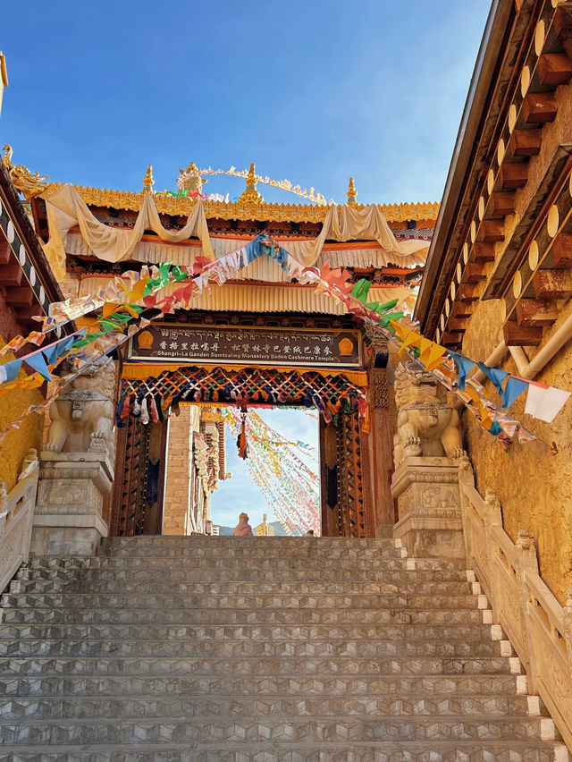 Songzanlin Monastery: A Glimpse into Tibetan Culture 