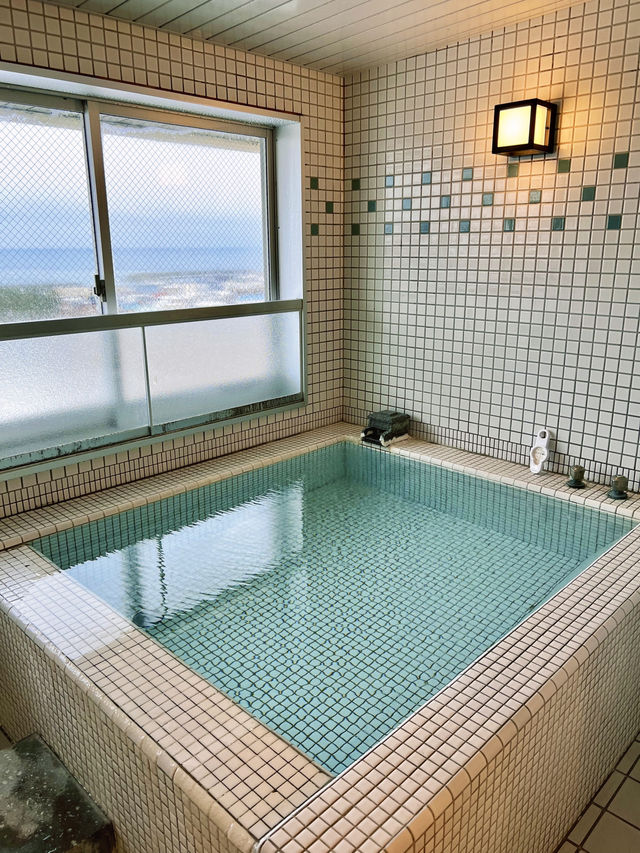 Private hot spring bath with ocean view🌊