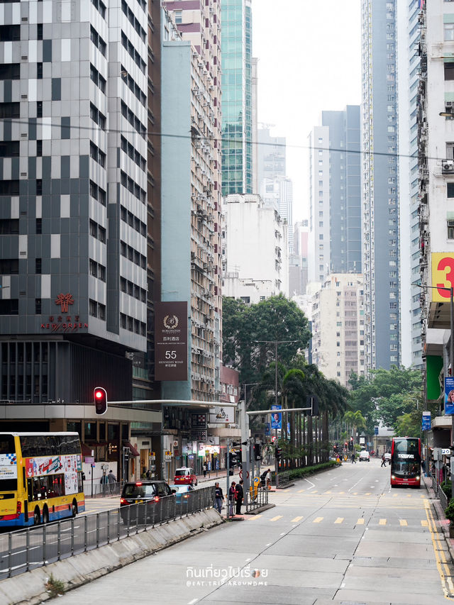เช้าวันศุกร์แสนสงบในย่าน Wan Chai ฮ่องกงในวันหยุด