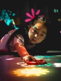 台北｜Teamlab 共創未來園，帶孩子走進夢幻光影世界！