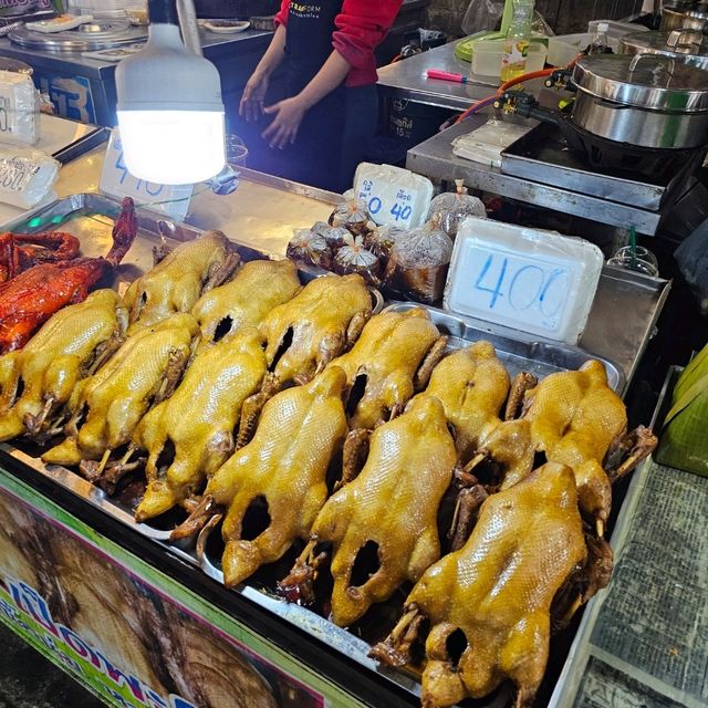 ชม ชิม ช้อป OTOP ชุมชน ที่ตลาดน้ำดอนหวาย 