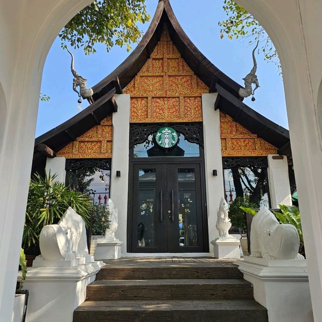 จิบกาแฟสตาบัคที่สวยที่สุดในเชียงใหม่