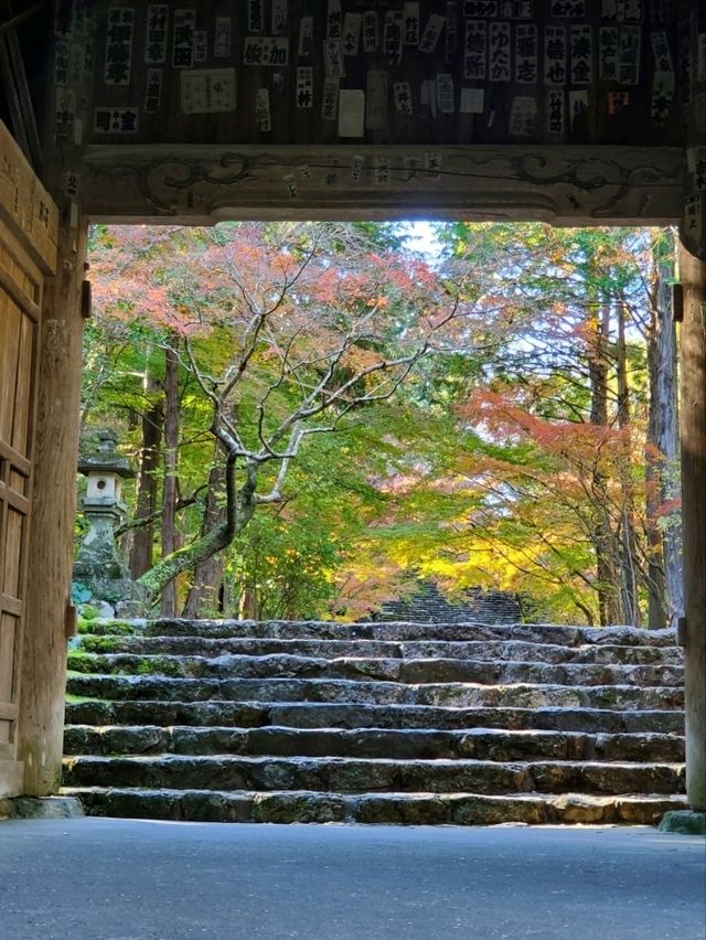 【純信・お馬の悲恋物語の寺として有名】