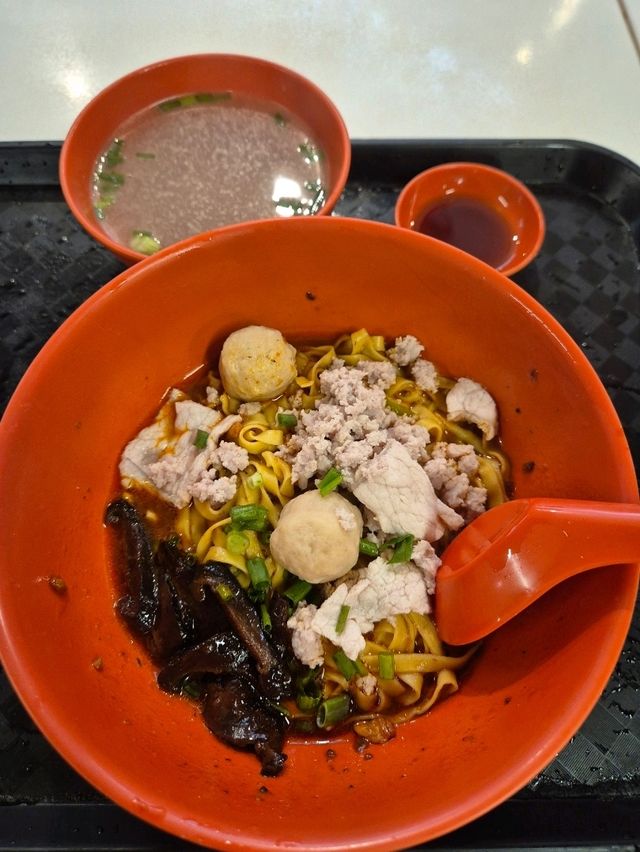 Cheap & Yummy Local Fishball Noodles at 85 Redhill