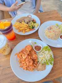 Kamari Cafe Kohlarn คาเฟ่หมู เกาะล้าน
