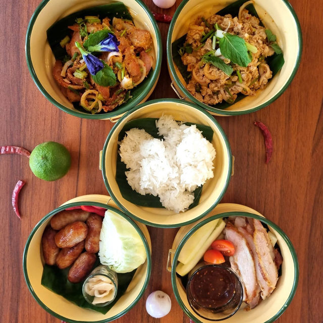 Makok House Cafe & Bar