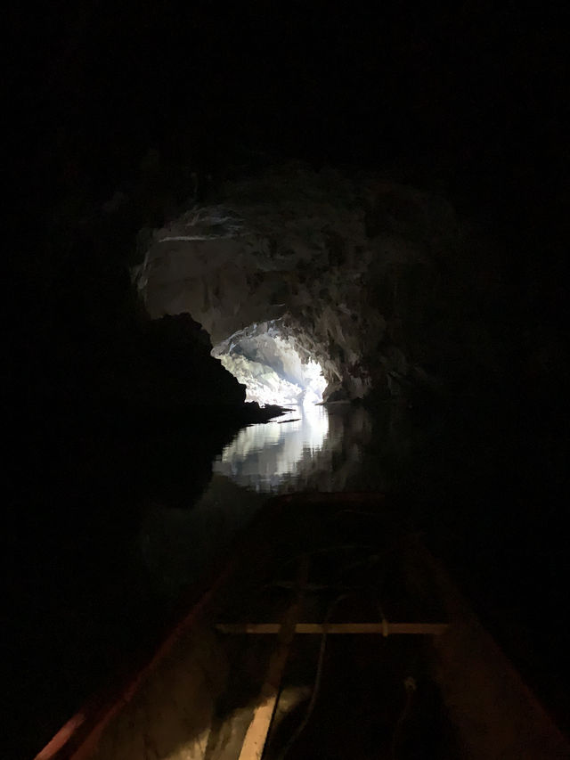寮國長達7.5公里的Konglor石灰岩洞穴游船