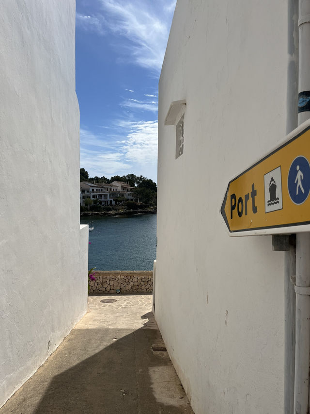 마요르카의 아직 잘 알려지지 않은 작은 항구 마을 Porto Petro