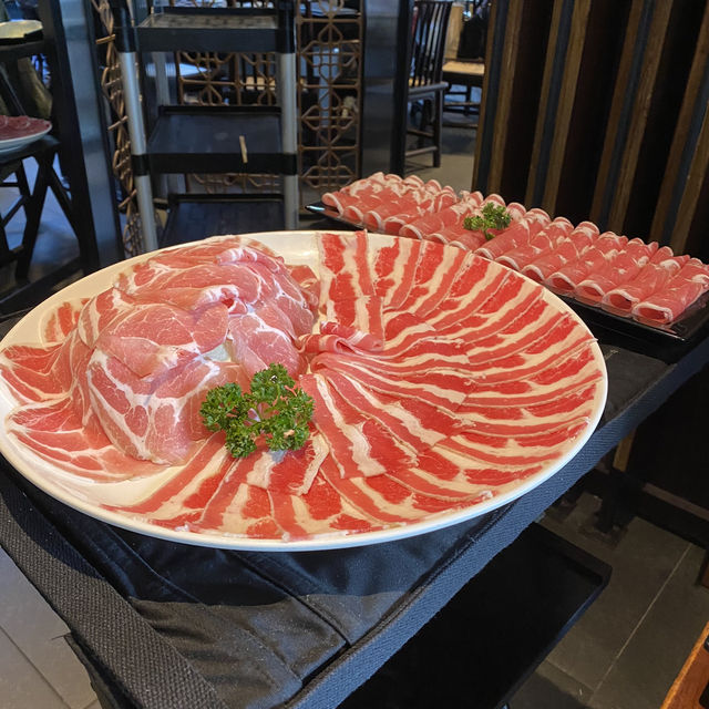 台中美食探秘：無老鍋的極致火鍋饗宴