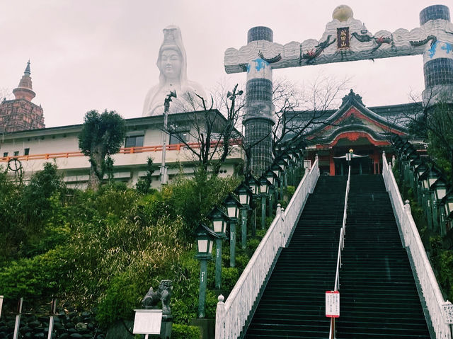 こんなところに圧巻の巨大仏！？