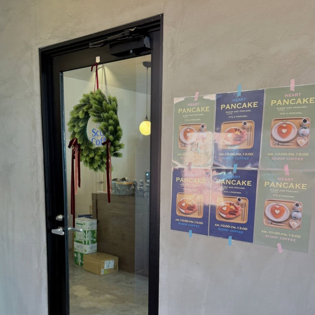 Scoop Coffee: A Cute Café with Heart-Shaped Pancakes in Shinjuku 