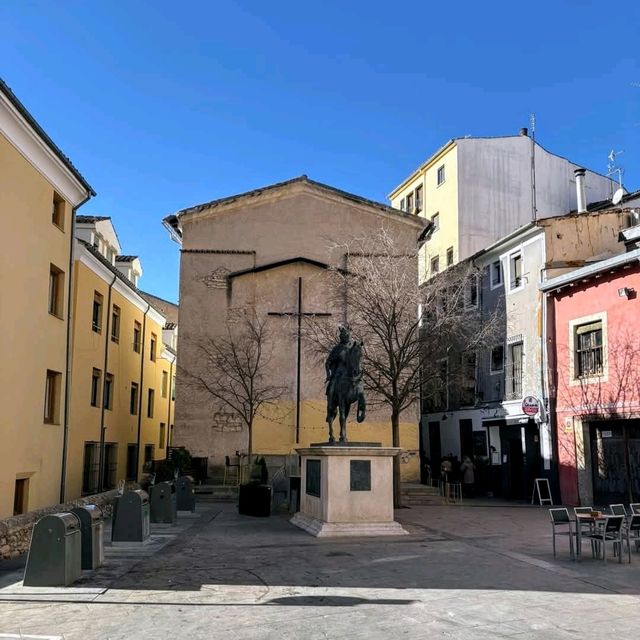 昆卡最古老的哥德式主教座堂 Catedral de Santa María y San Julián de Cuenca