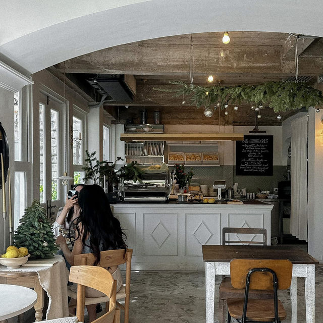 PAR.RIS BKK • Ekkamai, BKK 🕍🕯️🥯🌿